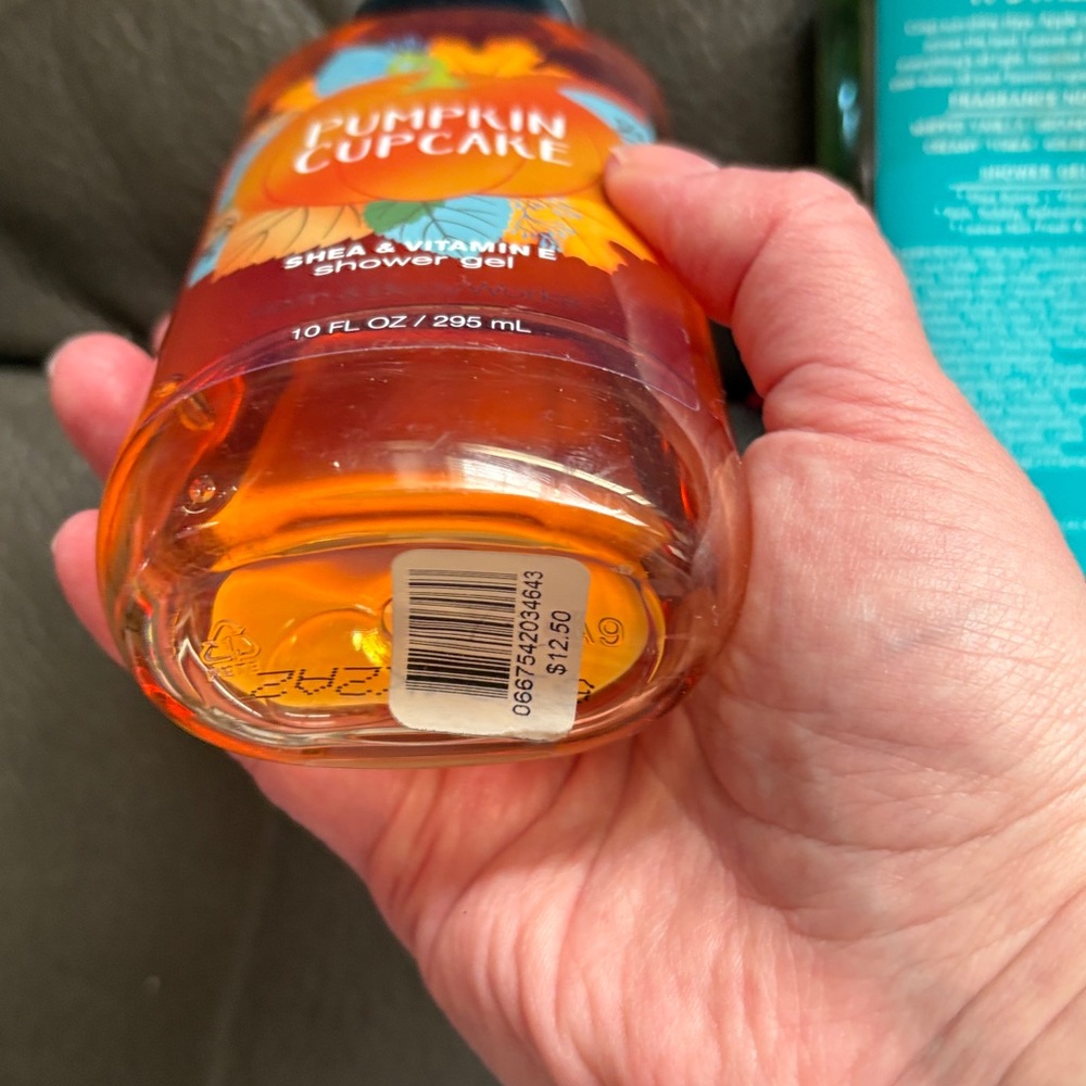 Bath and body shower gels in pumpkin cupcake and whipped vanilla spice - Picture 6 of 7